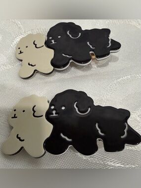 Boutique Black and Cream Dog Acrylic Dog Clip Set -New with Bag.